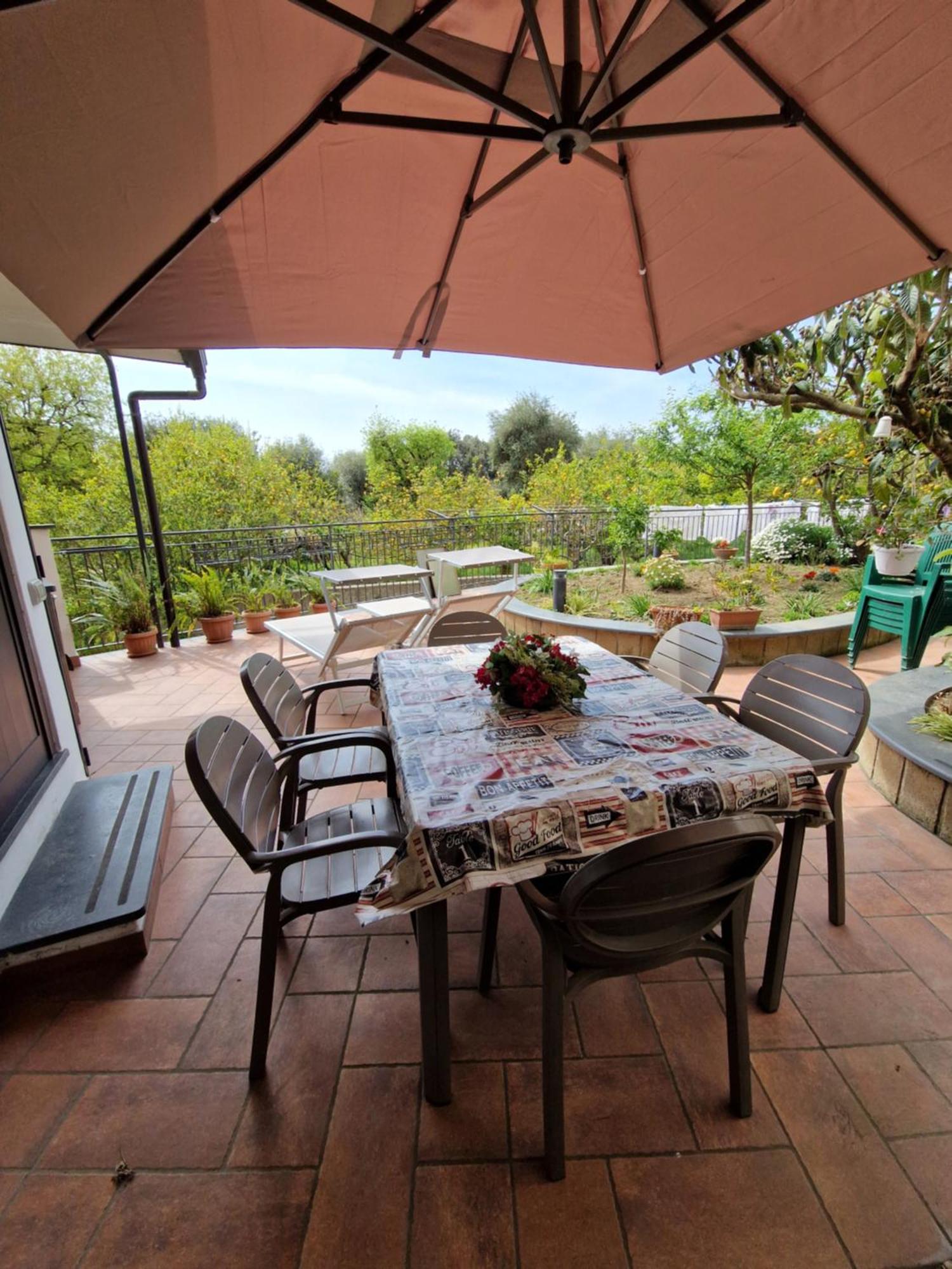 Il Giardino Dei Gigli Apartman Meta Kültér fotó