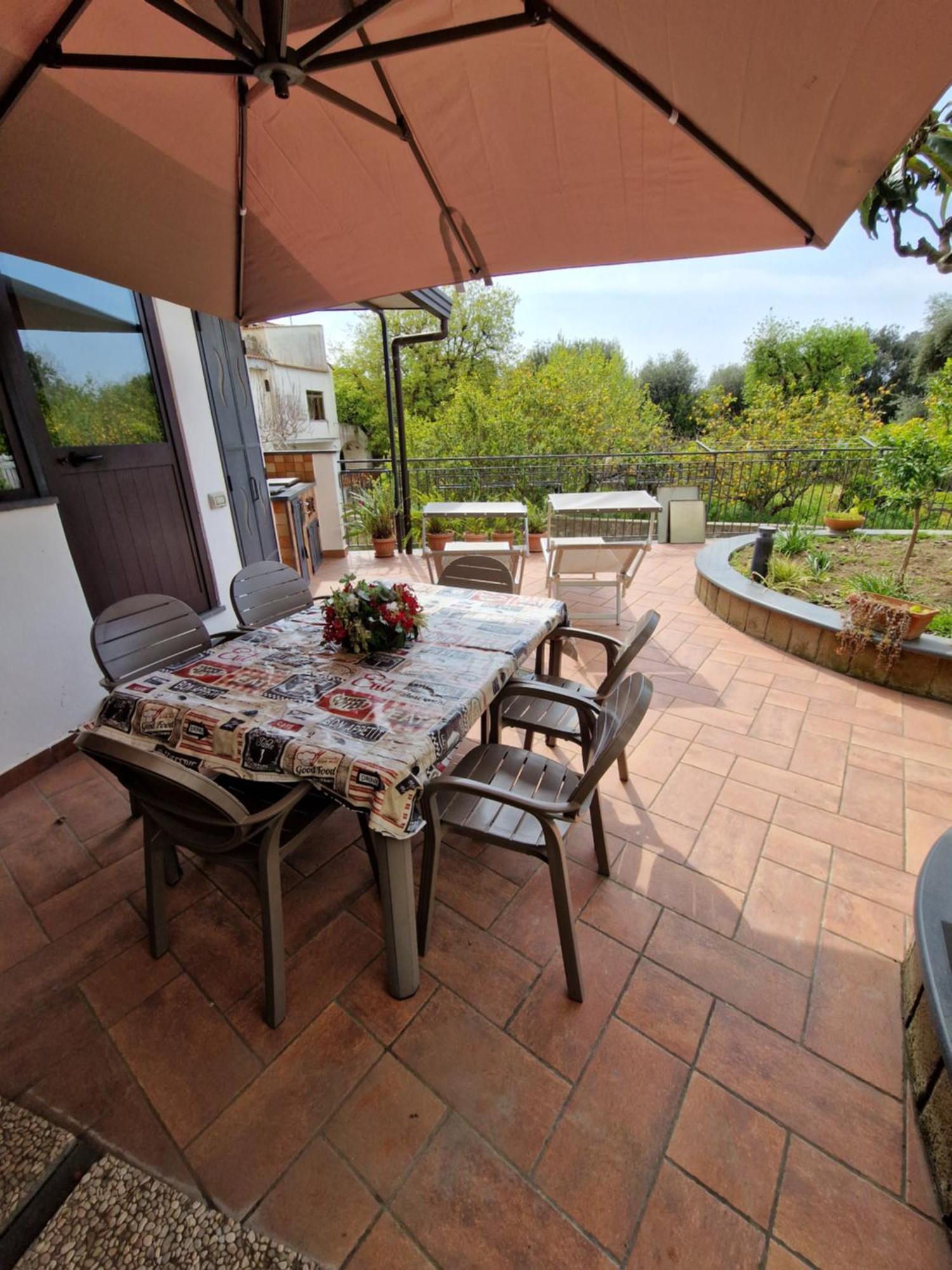 Il Giardino Dei Gigli Apartman Meta Kültér fotó