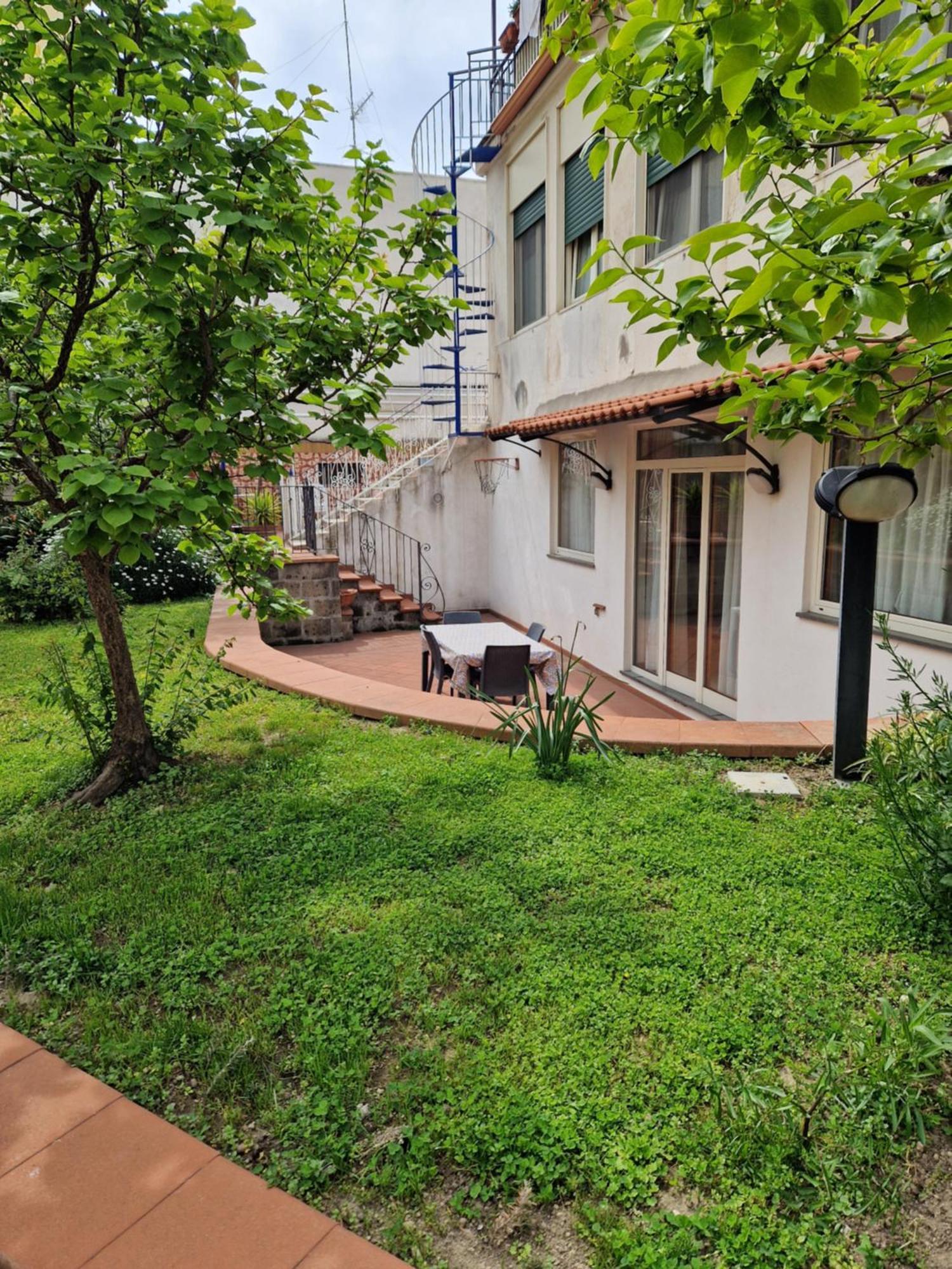 Il Giardino Dei Gigli Apartman Meta Kültér fotó